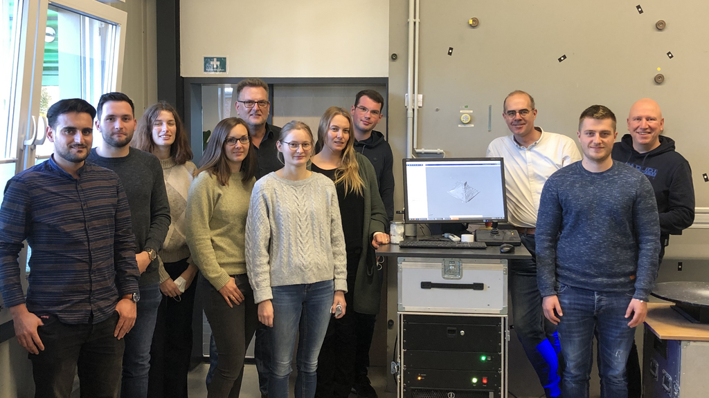 Exkursion der Fachhochschule Bochum-Gruppenbild um die Salzkristalle
